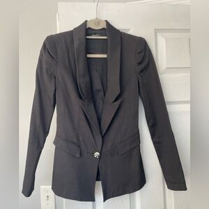 Chic Black Women's Blazer with Elegant Button